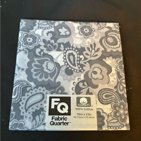 2 NEW Gray Assorted Floral Print Fabric Fat Quarters 18” x 21” - Picture 3 of 4